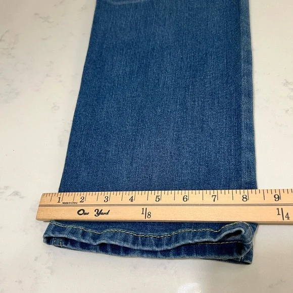 Levi's Classic Straight Denim Jeans - Picture 9 of 12